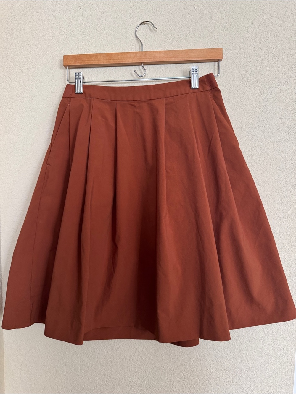Uniqlo Women's A-Line Pleated Skirt in Rust